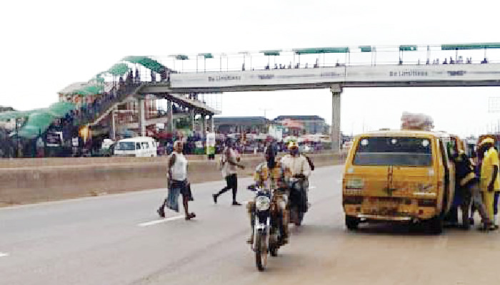 Pedestrians crossing the Lagos Ibadan highway